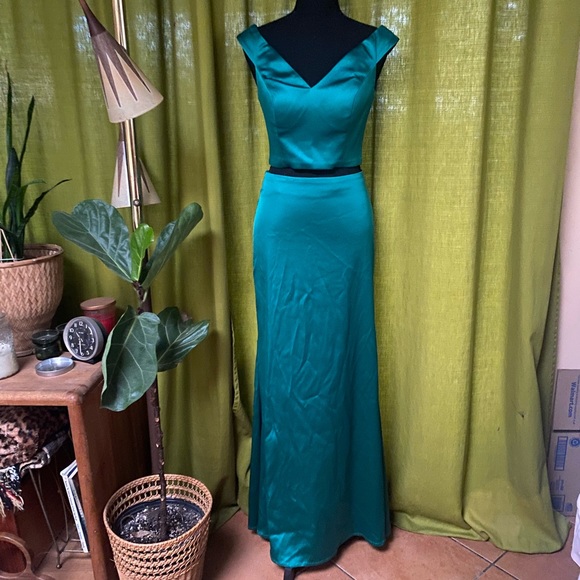 Sherry Hill Emerald Green Two Piece Dress